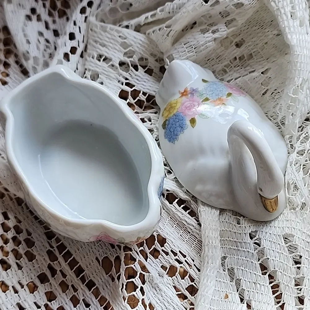 Vintage Swan Lidded Trinket Box Vtg Japan Romantic Coquette